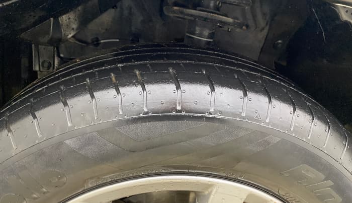 2017 Maruti Vitara Brezza ZDI PLUS DUAL TONE, Diesel, Manual, 1,37,453 km, Left Front Tyre Tread