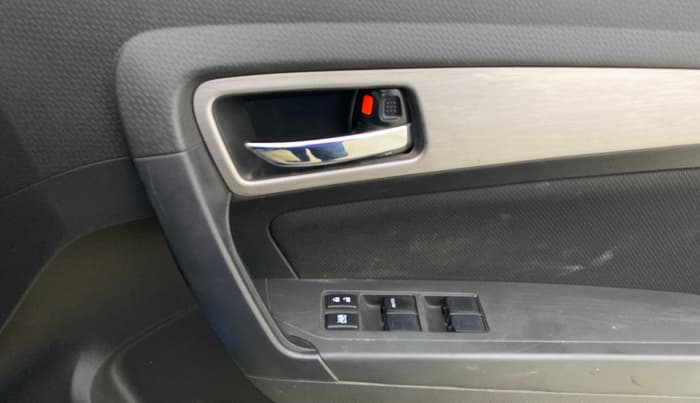 2017 Maruti Vitara Brezza ZDI PLUS DUAL TONE, Diesel, Manual, 1,37,453 km, Driver Side Door Panels Control