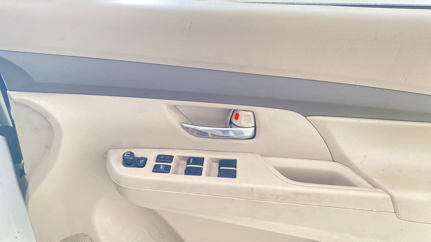 2020 Maruti Ertiga VXI AT SHVS, Petrol, Automatic, 1,35,967 km, Driver Side Door Panels Control