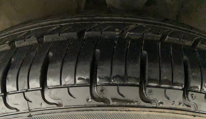 2011 Hyundai i10 MAGNA 1.2, Petrol, Manual, 74,520 km, Left Front Tyre Tread