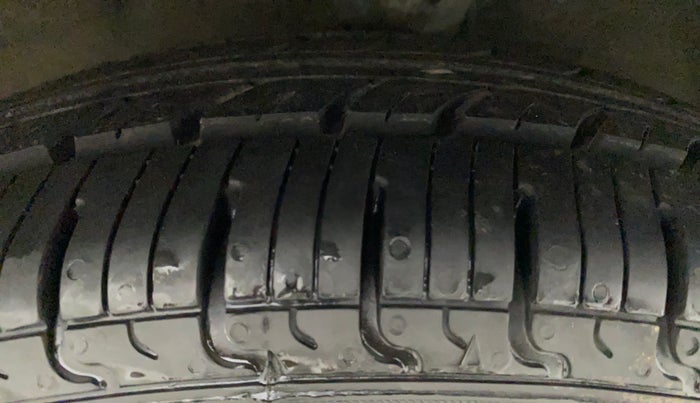 2011 Hyundai i10 MAGNA 1.2, Petrol, Manual, 74,520 km, Right Front Tyre Tread