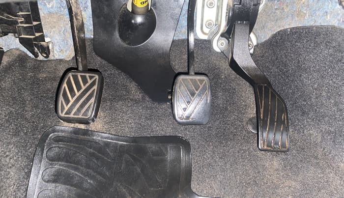 2014 Maruti Swift VXI, Petrol, Manual, 88,416 km, Pedals