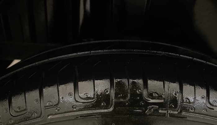 2014 Maruti Swift VXI, Petrol, Manual, 88,416 km, Right Rear Tyre Tread