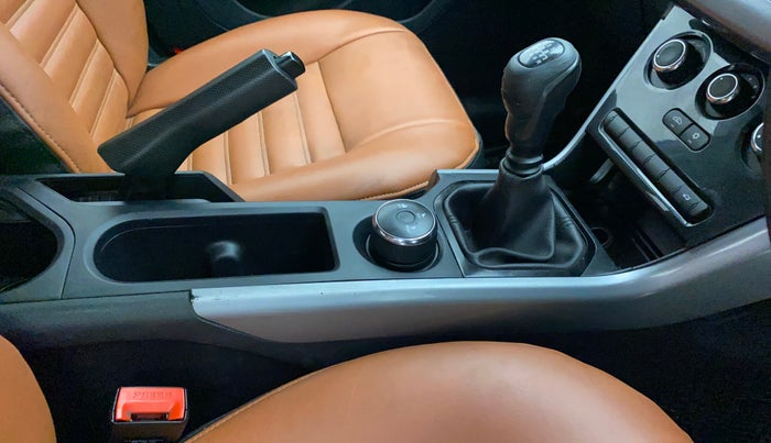 2020 Tata NEXON XM SUNROOF PETROL, Petrol, Manual, 97,672 km, Gear lever - Knob cover torn