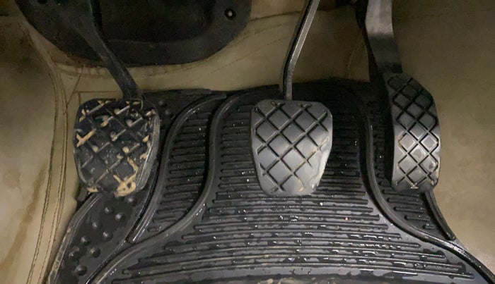 2013 Volkswagen Vento HIGHLINE DIESEL 1.6, Diesel, Manual, 99,563 km, Pedals