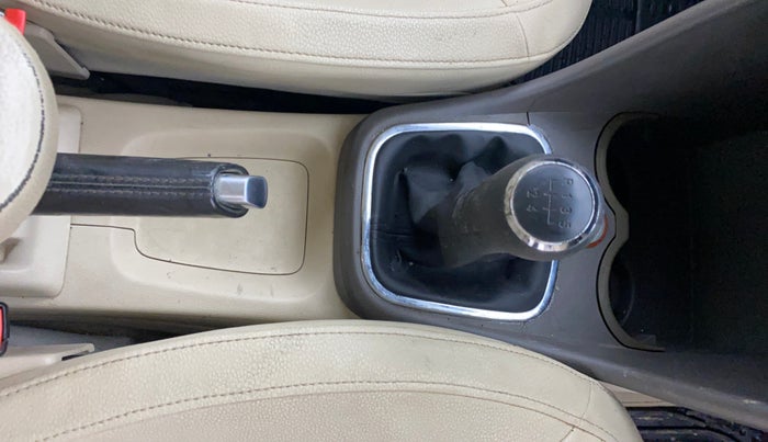 2013 Volkswagen Vento HIGHLINE DIESEL 1.6, Diesel, Manual, 99,563 km, Gear Lever