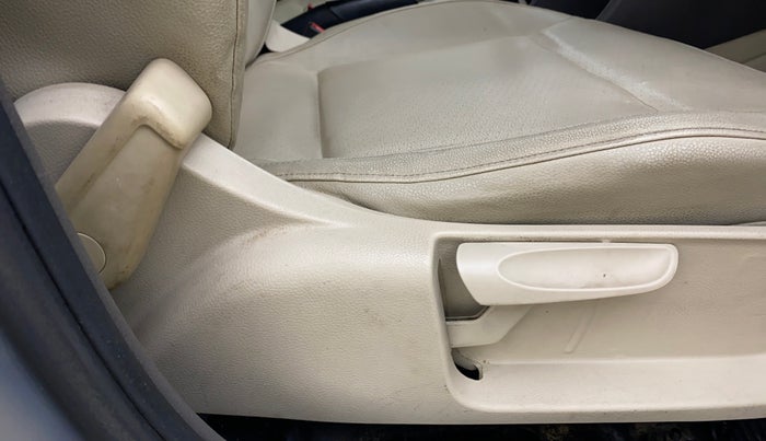 2013 Volkswagen Vento HIGHLINE DIESEL 1.6, Diesel, Manual, 99,563 km, Driver Side Adjustment Panel