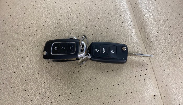 2013 Volkswagen Vento HIGHLINE DIESEL 1.6, Diesel, Manual, 99,563 km, Key Close Up