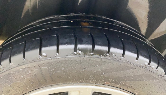 2013 Volkswagen Vento HIGHLINE DIESEL 1.6, Diesel, Manual, 99,563 km, Right Rear Tyre Tread