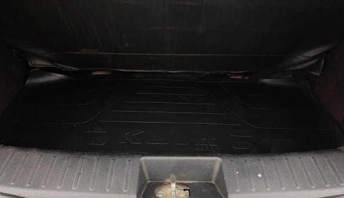 2018 Mahindra KUV 100 NXT K8 P 6 STR, Petrol, Manual, 33,453 km, Boot Inside
