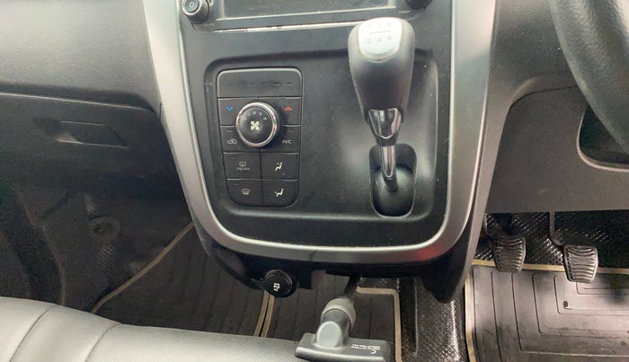 2018 Mahindra KUV 100 NXT K8 P 6 STR, Petrol, Manual, 33,453 km, Gear Lever