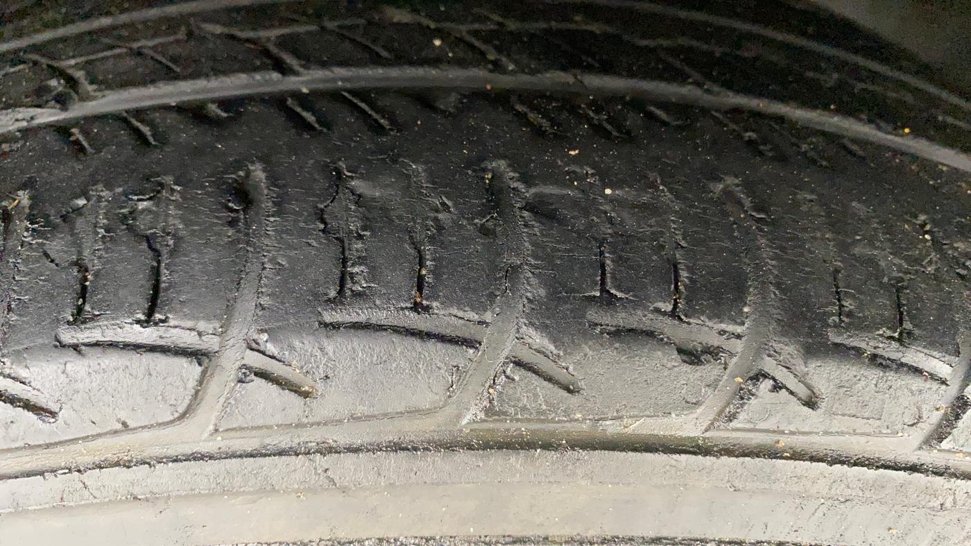 2018 Mahindra KUV 100 NXT K8 P 6 STR, Petrol, Manual, 33,801 km, Right Front Tyre Tread