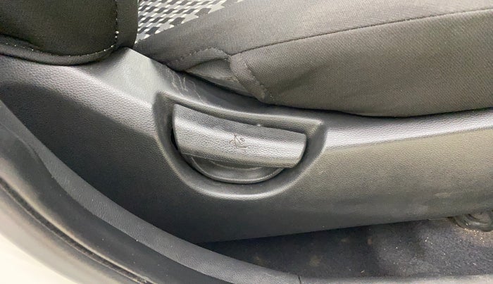 2017 Hyundai Grand i10 SPORTZ 1.2 KAPPA VTVT, CNG, Manual, 1,01,269 km, Driver Side Adjustment Panel