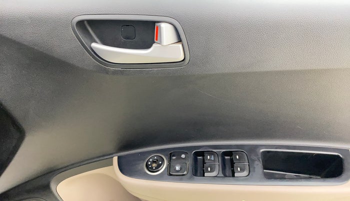 2017 Hyundai Grand i10 SPORTZ 1.2 KAPPA VTVT, CNG, Manual, 1,01,269 km, Driver Side Door Panels Control