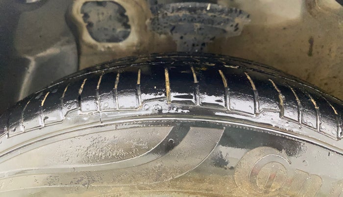 2017 Hyundai Grand i10 SPORTZ 1.2 KAPPA VTVT, CNG, Manual, 1,01,269 km, Left Front Tyre Tread