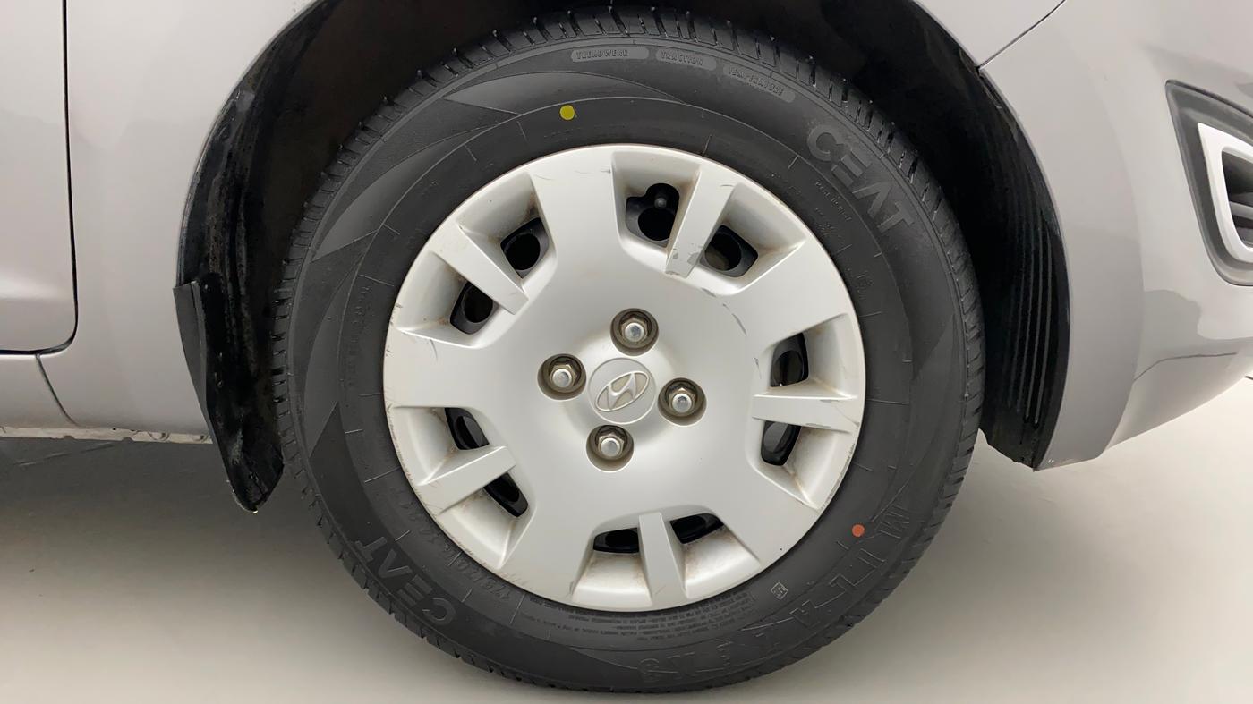 2012 Hyundai i20 MAGNA 1.2, Petrol, Manual, 24,965 km, Right Front Wheel