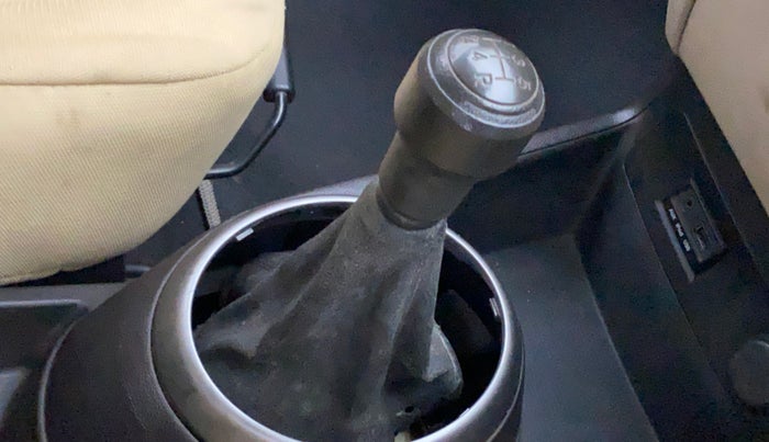 2012 Hyundai i20 MAGNA 1.2, Petrol, Manual, 24,965 km, Gear lever - Boot cover slightly torn