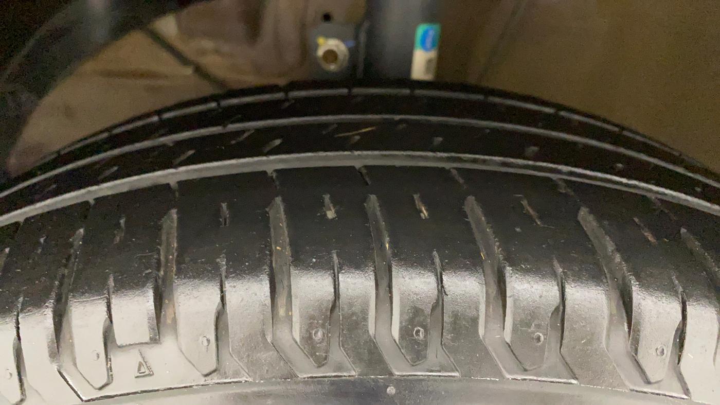 2021 Maruti Ertiga VXI CNG, CNG, Manual, 17,457 km, Left Front Tyre Tread
