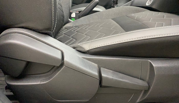 2024 Nissan MAGNITE XV PREMIUM, Petrol, Manual, 12,372 km, Driver Side Adjustment Panel