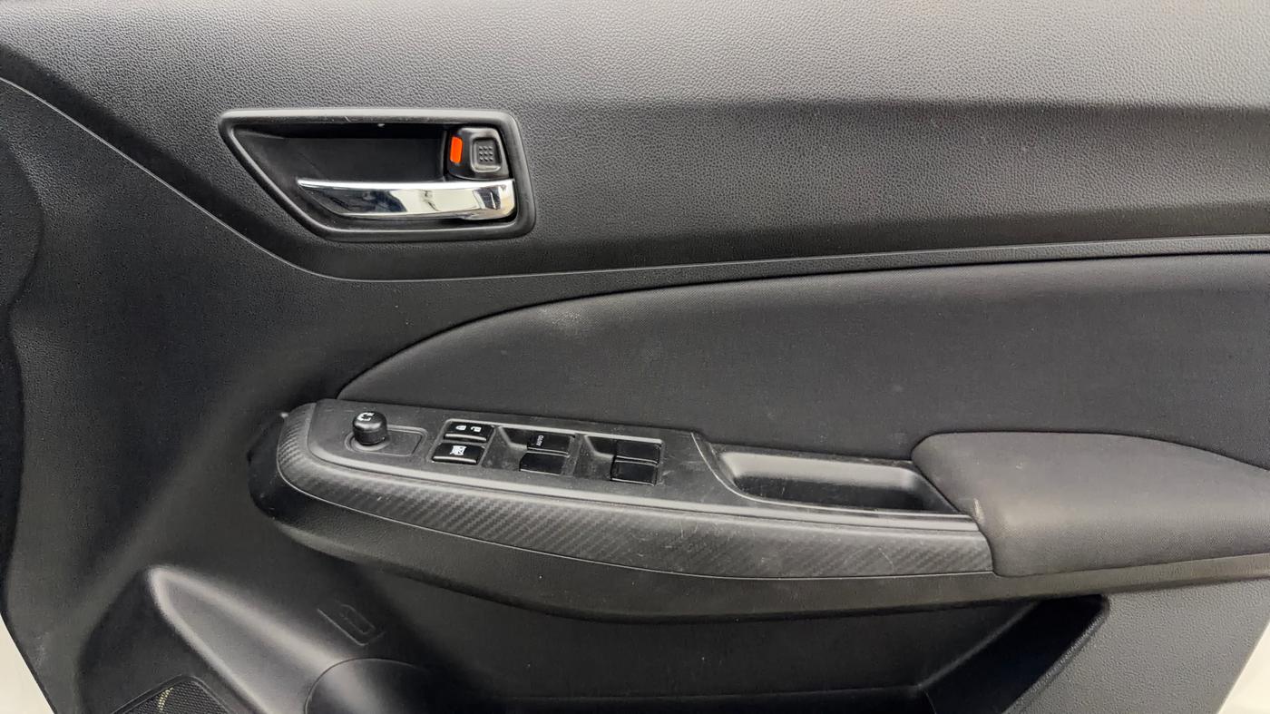 2023 Maruti Swift VXI, Petrol, Manual, 59,011 km, Driver Side Door Panels Control
