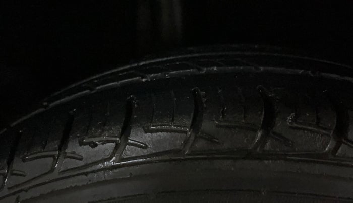 2017 Maruti Baleno DELTA PETROL 1.2, Petrol, Manual, 60,786 km, Right Rear Tyre Tread