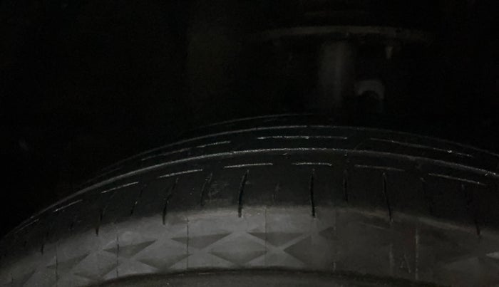 2017 Maruti Baleno DELTA PETROL 1.2, Petrol, Manual, 60,786 km, Right Front Tyre Tread