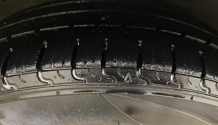 2014 Maruti Celerio ZXI, Petrol, Manual, 84,243 km, Right Front Tyre Tread