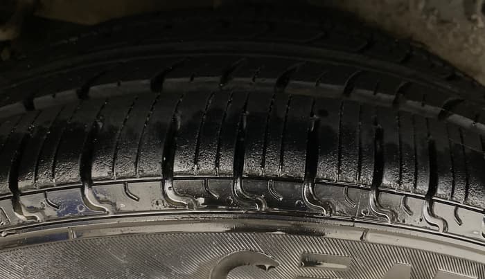 2014 Maruti Celerio ZXI, Petrol, Manual, 84,243 km, Right Rear Tyre Tread