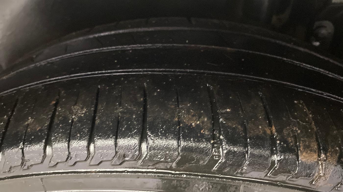 2015 Maruti Ertiga VXI, Petrol, Manual, 76,659 km, Left Rear Tyre Tread