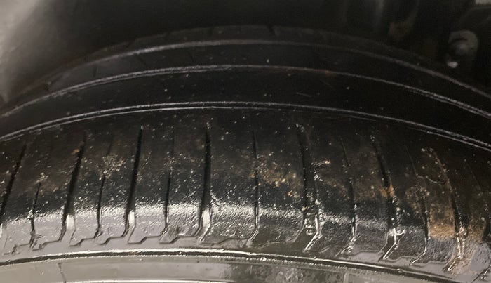 2015 Maruti Ertiga VXI, Petrol, Manual, 76,659 km, Left Rear Tyre Tread