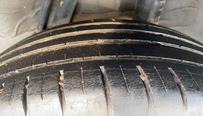 2018 Honda WR-V 1.5L I-DTEC VX MT, Diesel, Manual, 1,24,180 km, Left Rear Tyre Tread