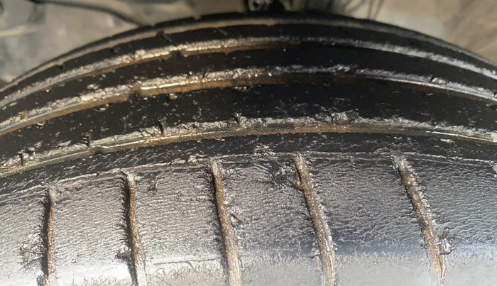 2018 Honda WR-V 1.5L I-DTEC VX MT, Diesel, Manual, 1,24,180 km, Left Front Tyre Tread