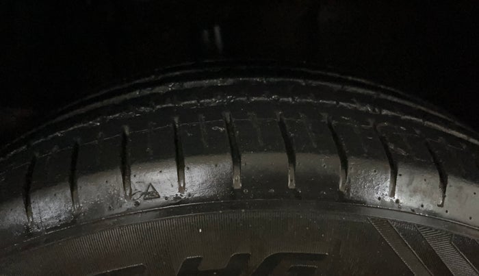 2022 Volkswagen TAIGUN HIGHLINE 1.0 TSI AT, Petrol, Automatic, 17,892 km, Right Front Tyre Tread