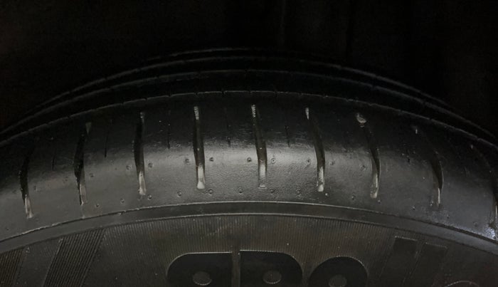 2022 Volkswagen TAIGUN HIGHLINE 1.0 TSI AT, Petrol, Automatic, 17,892 km, Left Rear Tyre Tread