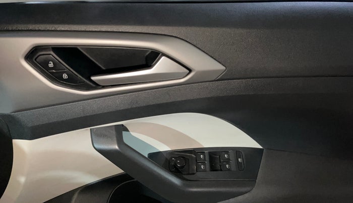 2022 Volkswagen TAIGUN HIGHLINE 1.0 TSI AT, Petrol, Automatic, 17,892 km, Driver Side Door Panels Control