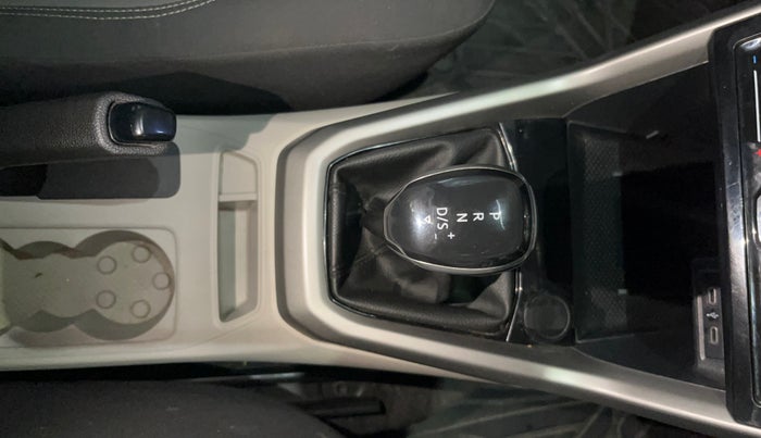 2022 Volkswagen TAIGUN HIGHLINE 1.0 TSI AT, Petrol, Automatic, 17,892 km, Gear Lever