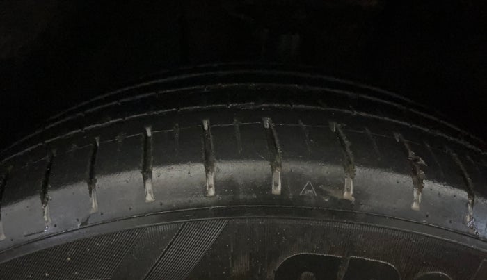 2022 Volkswagen TAIGUN HIGHLINE 1.0 TSI AT, Petrol, Automatic, 17,892 km, Left Front Tyre Tread