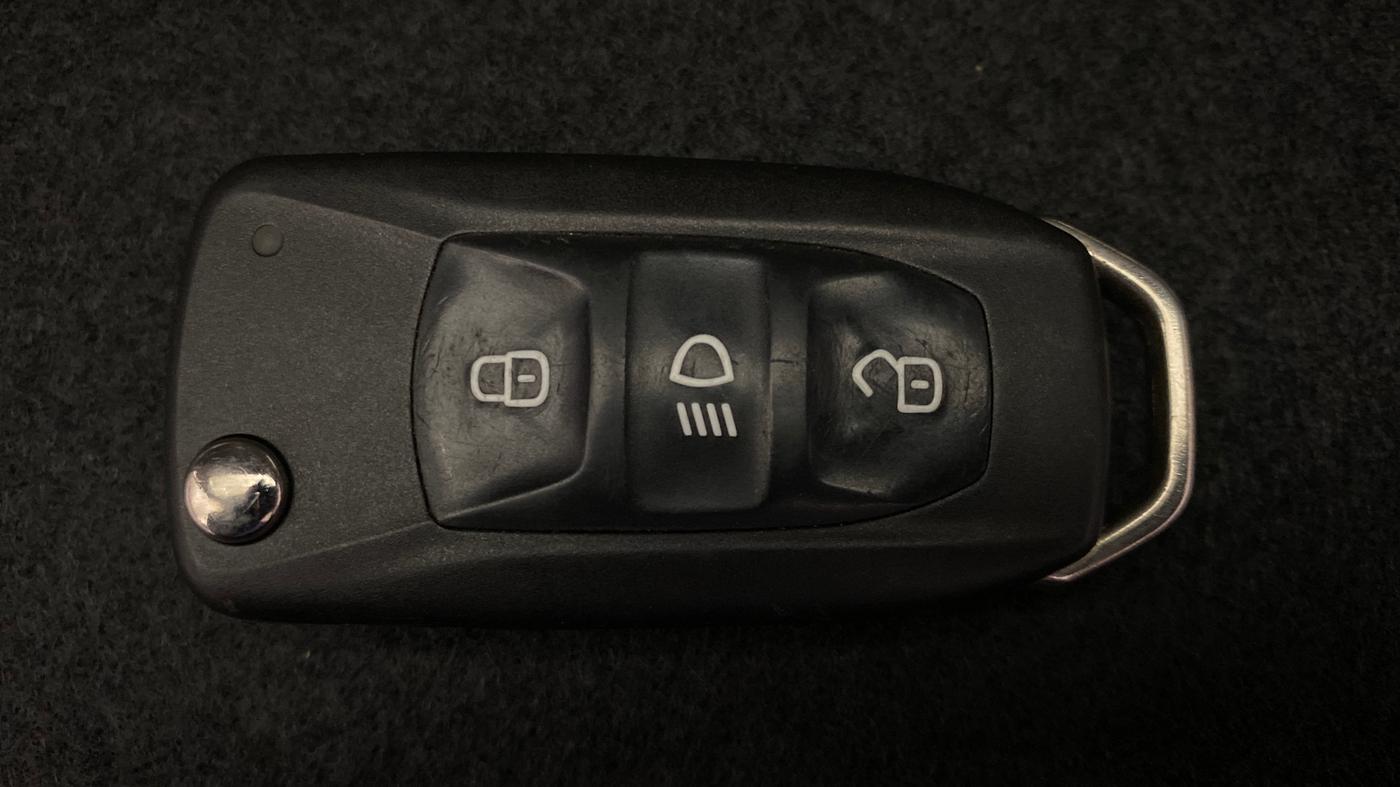 2025 Tata Tiago XZA, Petrol, Automatic, 13,183 km, Key Close Up