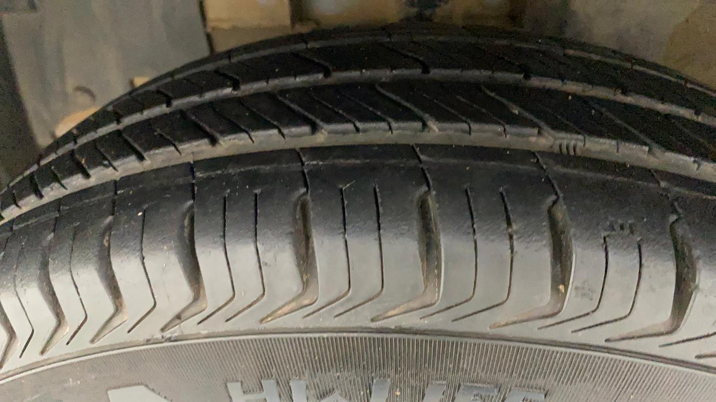2017 Renault Kwid RXT 1.0 AMT, Petrol, Automatic, 76,813 km, Left Front Tyre Tread