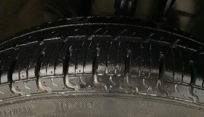 2017 Renault Kwid RXL 1.0, Petrol, Manual, 28,839 km, Right Front Tyre Tread