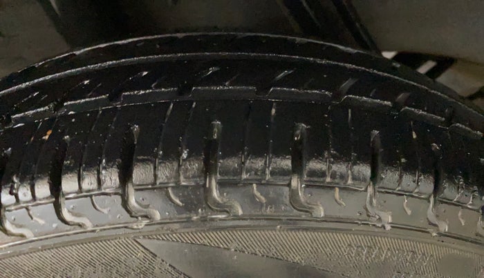 2017 Renault Kwid RXL 1.0, Petrol, Manual, 28,839 km, Right Rear Tyre Tread