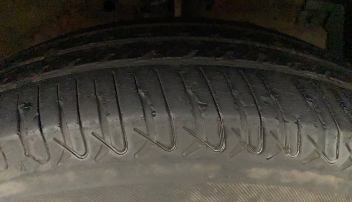 2015 Maruti Swift Dzire VXI, Petrol, Manual, 84,708 km, Right Front Tyre Tread