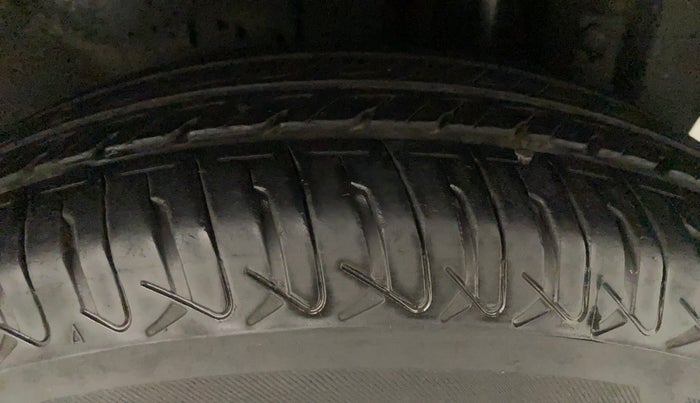 2015 Maruti Swift Dzire VXI, Petrol, Manual, 84,708 km, Left Rear Tyre Tread