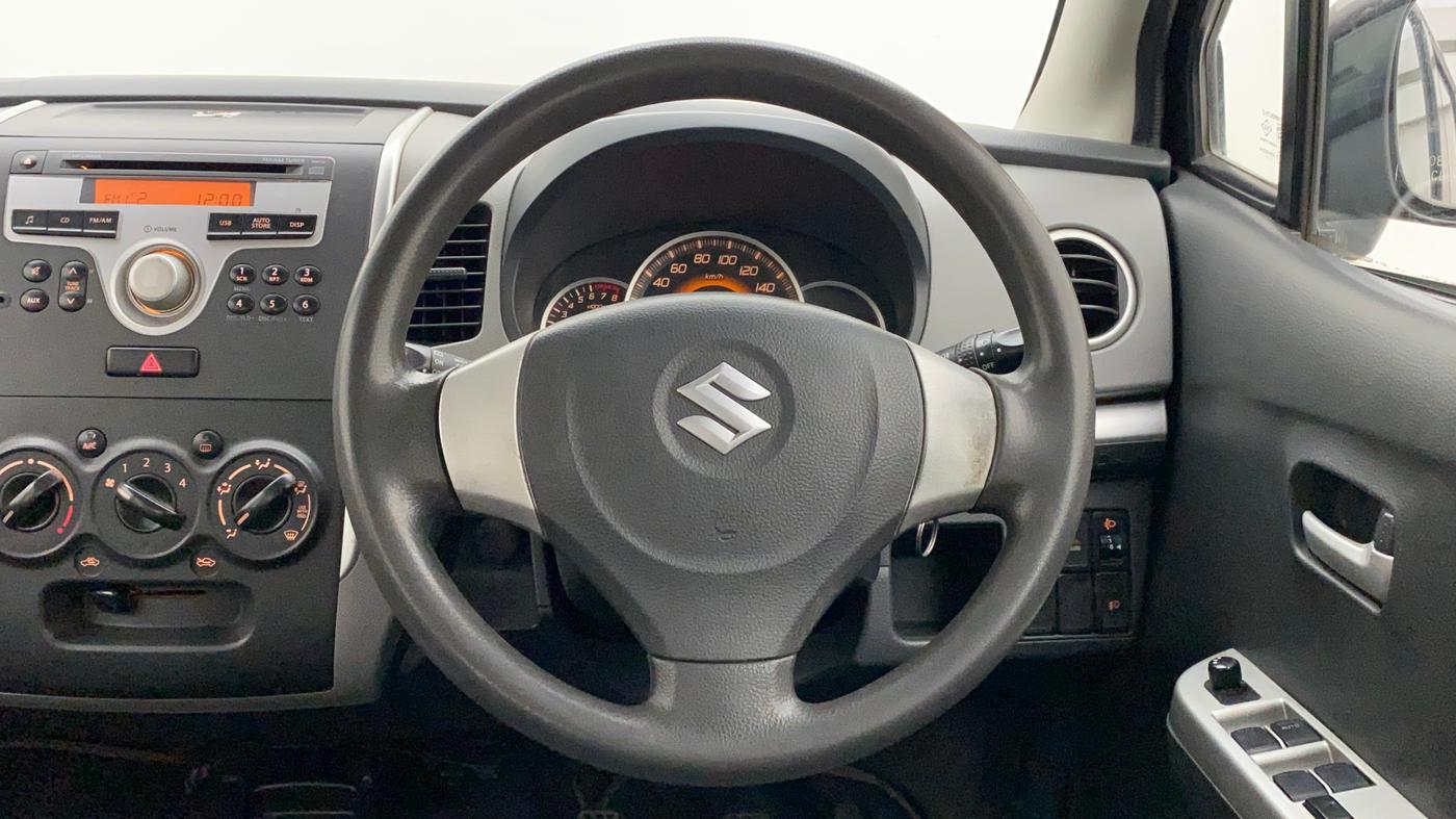 2011 Maruti Wagon R 1.0 VXI, Petrol, Manual, 1,16,570 km, Steering Wheel Close Up