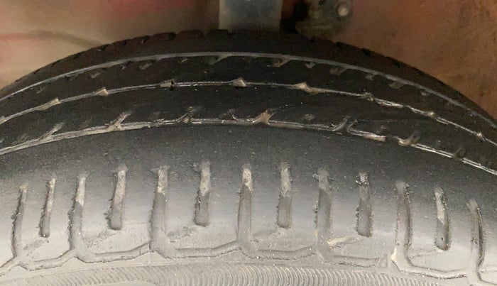 2011 Maruti Wagon R 1.0 VXI, Petrol, Manual, 1,16,570 km, Left Front Tyre Tread