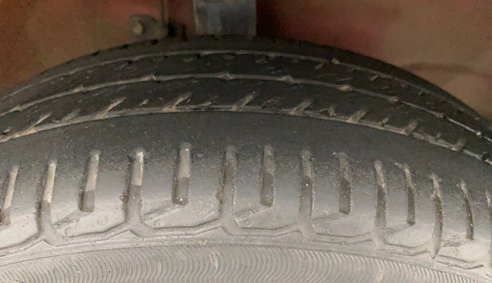 2011 Maruti Wagon R 1.0 VXI, Petrol, Manual, 1,16,570 km, Right Front Tyre Tread