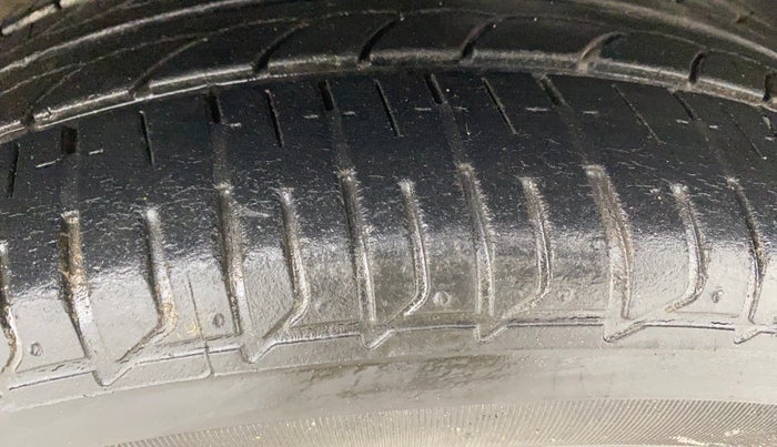 2019 Hyundai Elite i20 SPORTZ PLUS 1.2 DUAL TONE, Petrol, Manual, 23,356 km, Right Front Tyre Tread