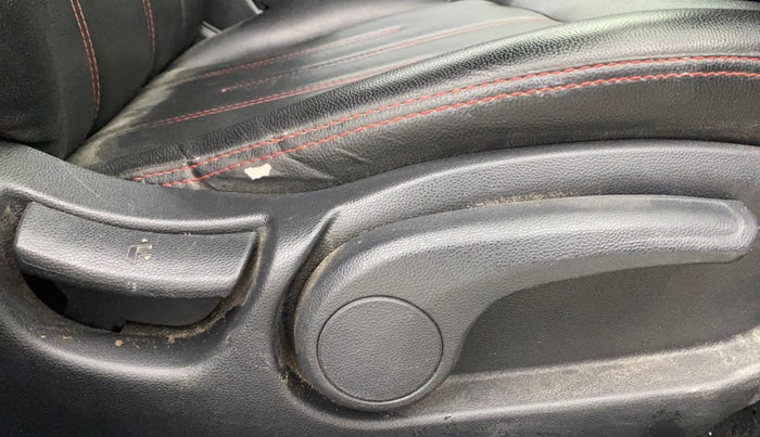 2019 Hyundai Elite i20 SPORTZ PLUS 1.2 DUAL TONE, Petrol, Manual, 23,356 km, Driver Side Adjustment Panel