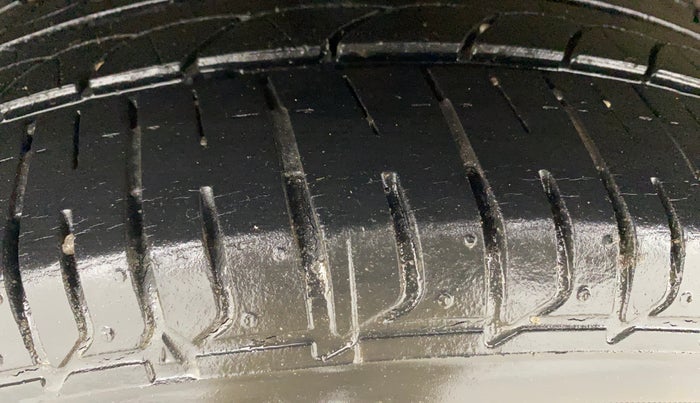 2019 Hyundai Elite i20 SPORTZ PLUS 1.2 DUAL TONE, Petrol, Manual, 23,356 km, Right Rear Tyre Tread