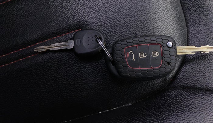 2019 Hyundai Elite i20 SPORTZ PLUS 1.2 DUAL TONE, Petrol, Manual, 23,356 km, Key Close Up